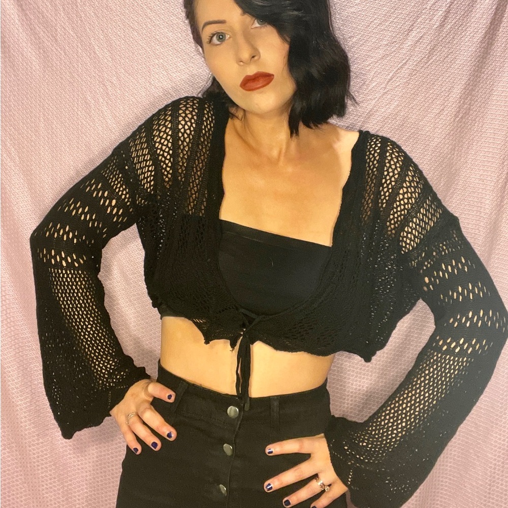 Cropped crochet top with tie front. Cute as a beach cover-up! 🏖